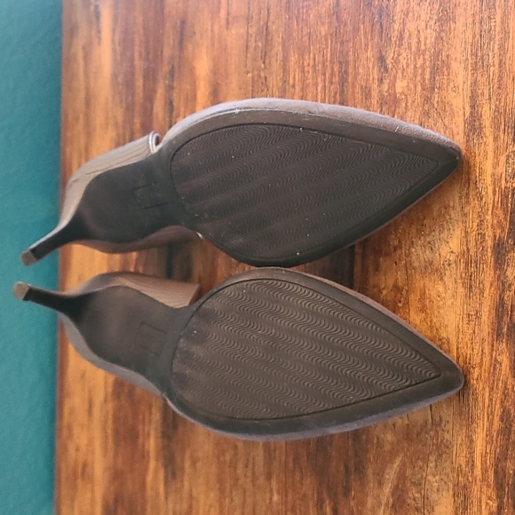 Bandolino Heels - Picture 4 of 5